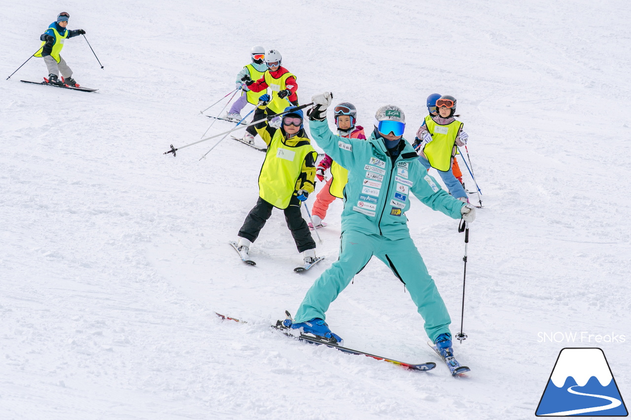 井山敬介さんと秋元日菜子さんのコンビは今年も健在！さらに、サプライズゲストも登場？！憧れのスキーヤーと一緒に雪と戯れ、『いちえ』の美味しいランチをいただく…。夢のようなイベント。めもるホールディングス presents プロスキーヤー・井山敬介さんと行く｜ダイナスティスキーリゾート